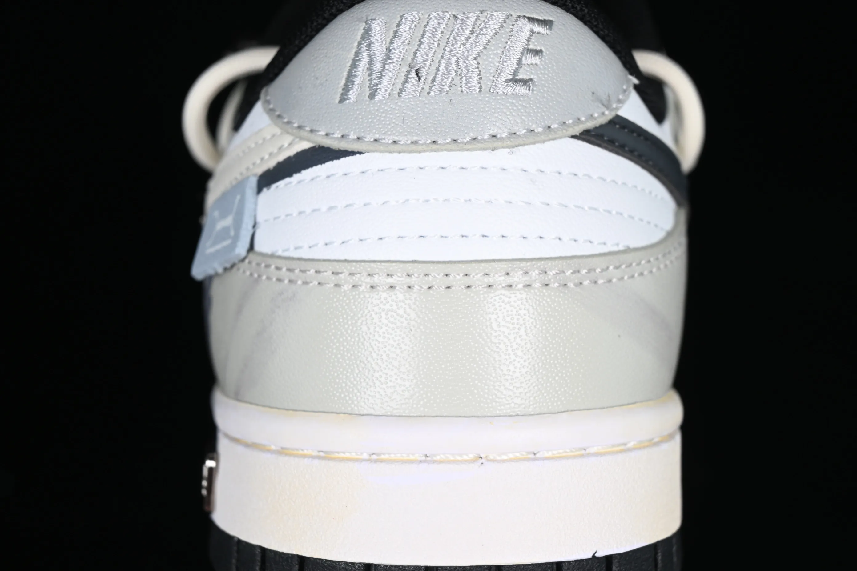 All Categories Nk SB Dunk Series Nk SB Dunk Low Low-top sneakers Customized large box Nk Dunk Low Panda Prank-Love Little Magic Card SB strap low-top casual sneakers DD1391-100